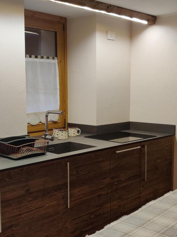 Au Fond Du Bourg Apartment Aosta Bagian luar foto