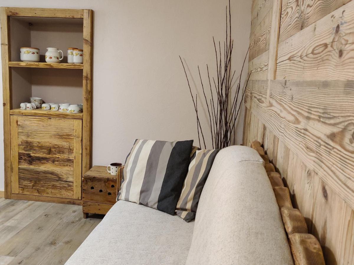 Au Fond Du Bourg Apartment Aosta Bagian luar foto