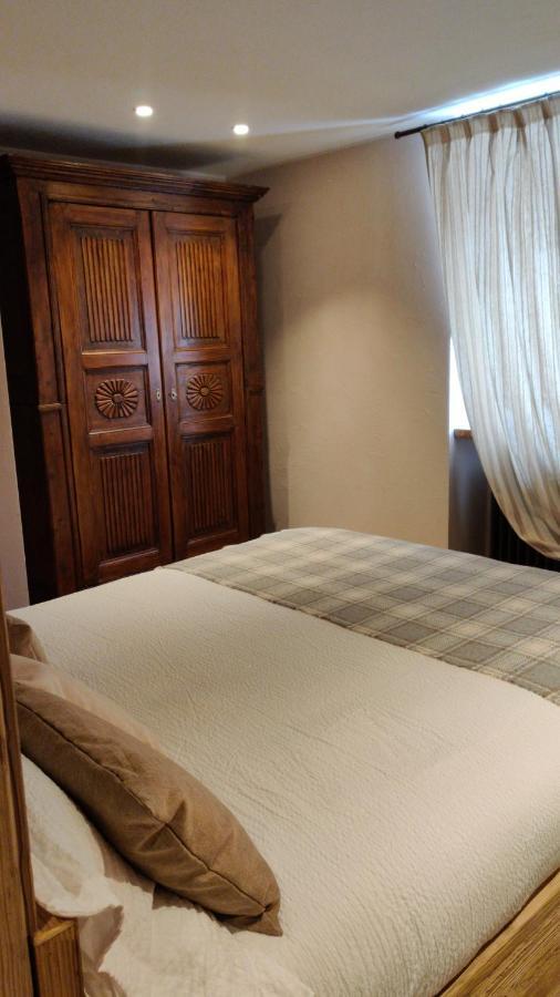Au Fond Du Bourg Apartment Aosta Bagian luar foto