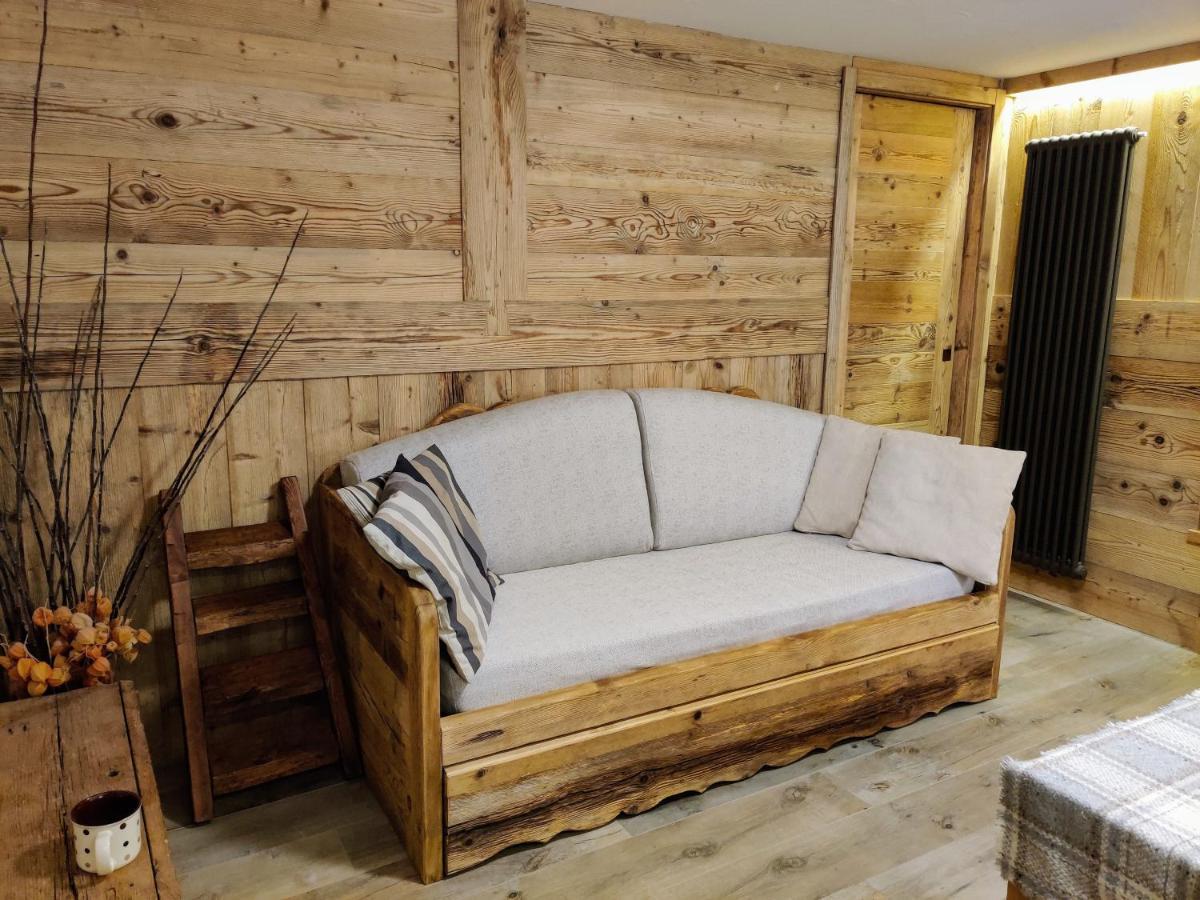 Au Fond Du Bourg Apartment Aosta Bagian luar foto