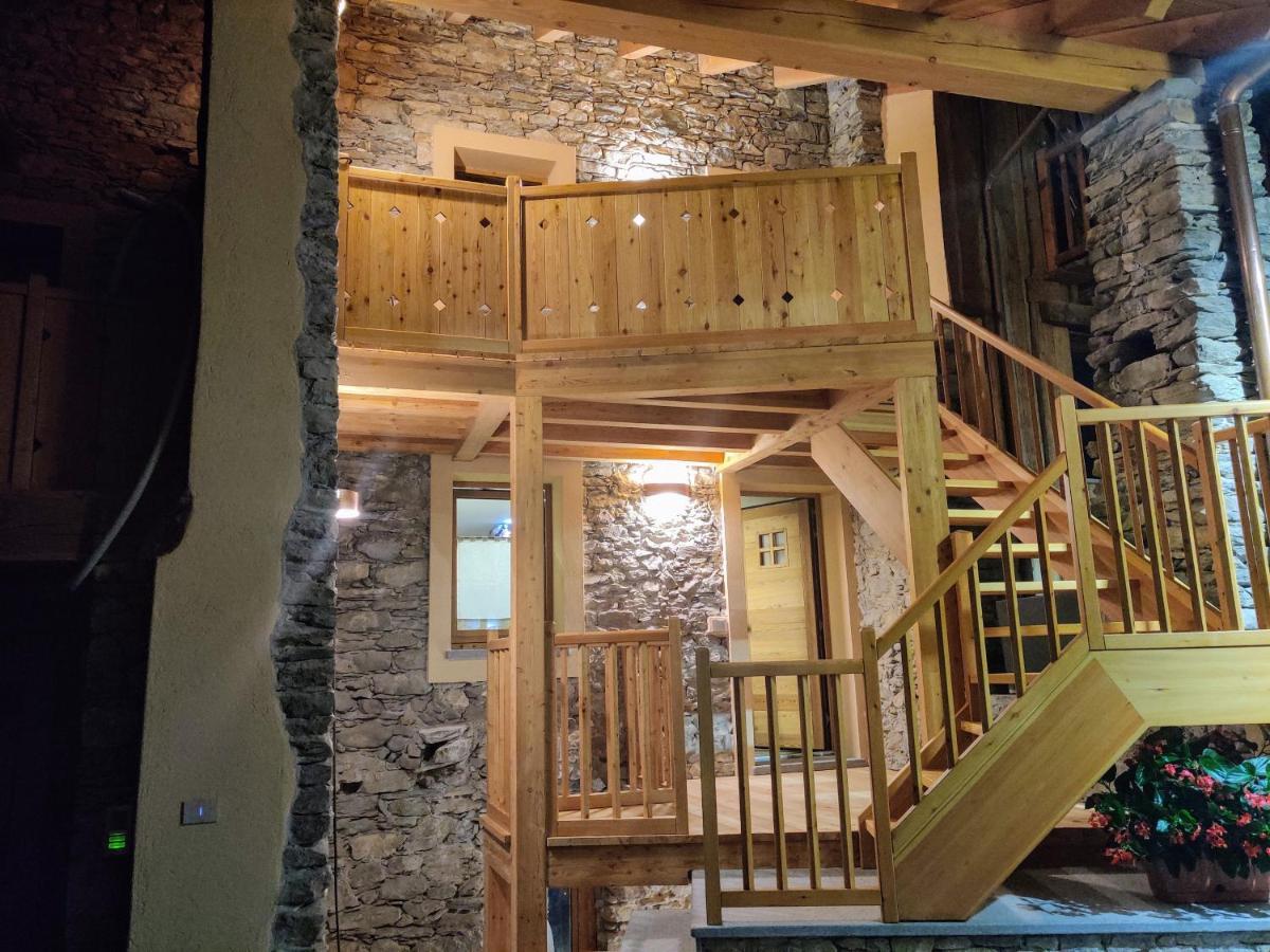 Au Fond Du Bourg Apartment Aosta Bagian luar foto