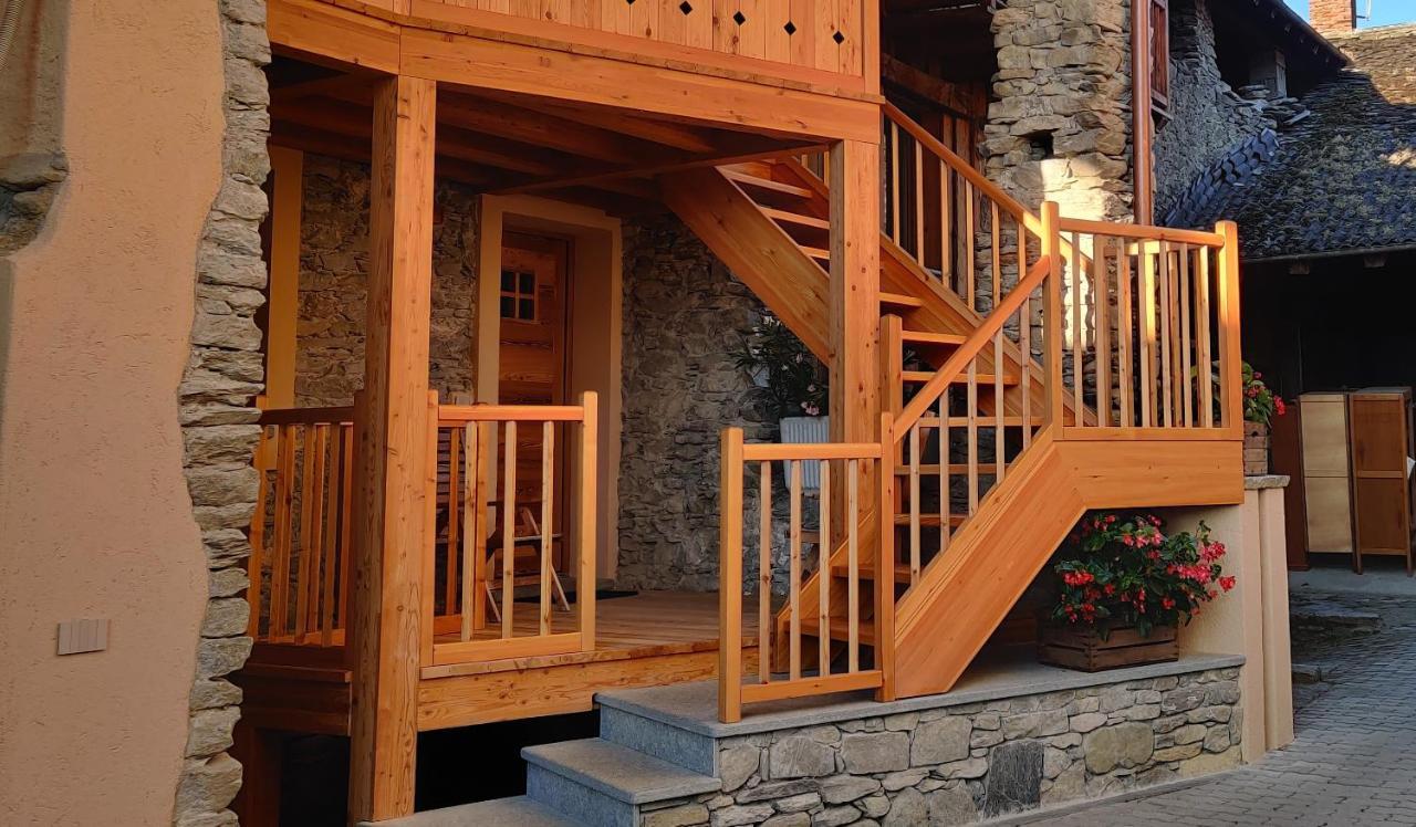Au Fond Du Bourg Apartment Aosta Bagian luar foto