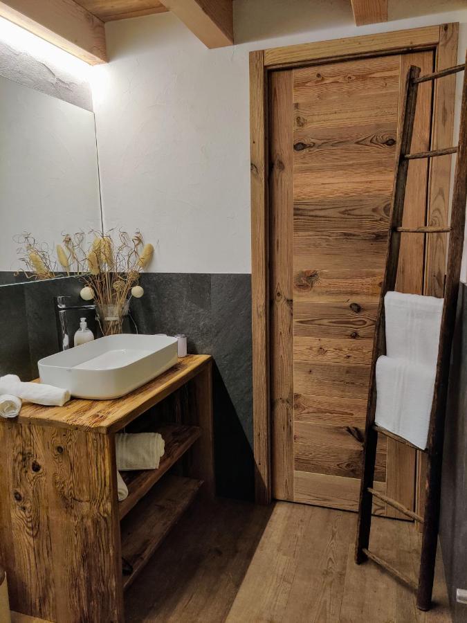 Au Fond Du Bourg Apartment Aosta Bagian luar foto