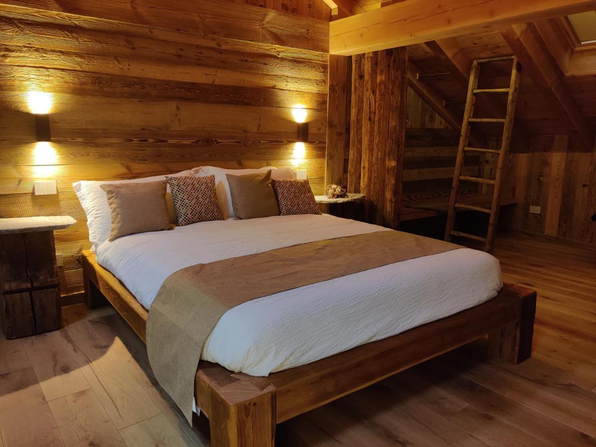 Au Fond Du Bourg Apartment Aosta Bagian luar foto