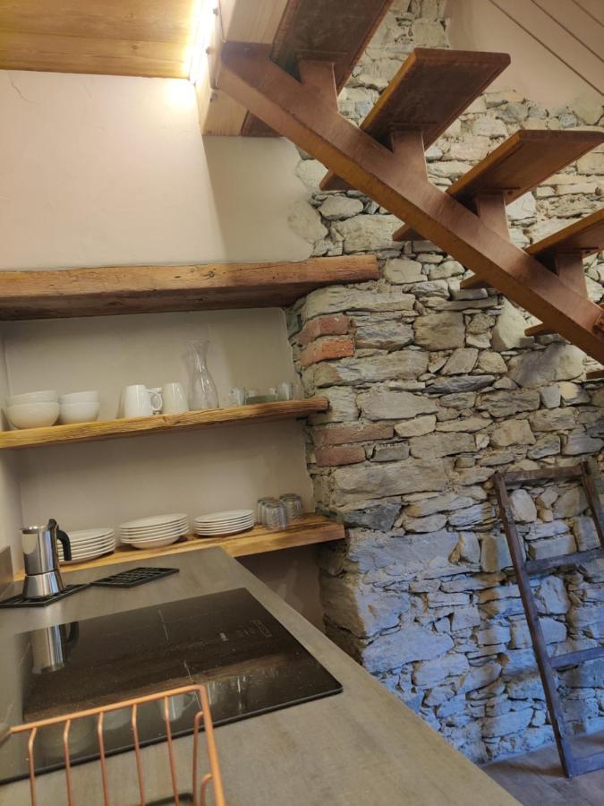 Au Fond Du Bourg Apartment Aosta Bagian luar foto