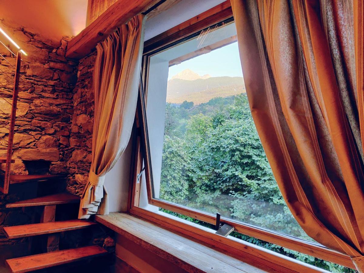 Au Fond Du Bourg Apartment Aosta Bagian luar foto